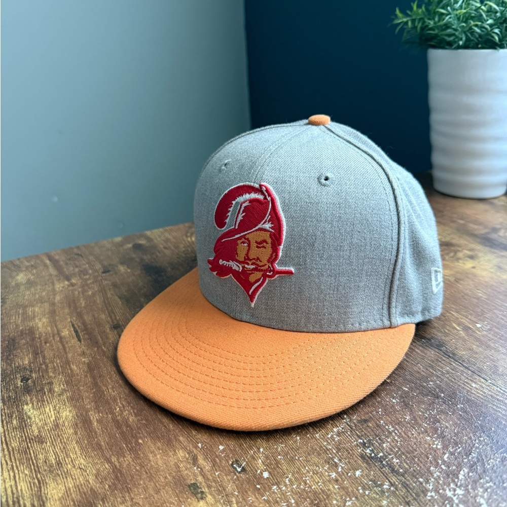 New Era Tampa Bay Buccaneers Logo Snapback Hat